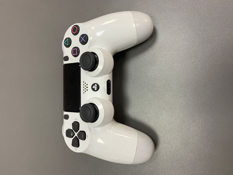 DUALSHOCK 4 VERSION 2 WHITE Вживаний 21006159 фото